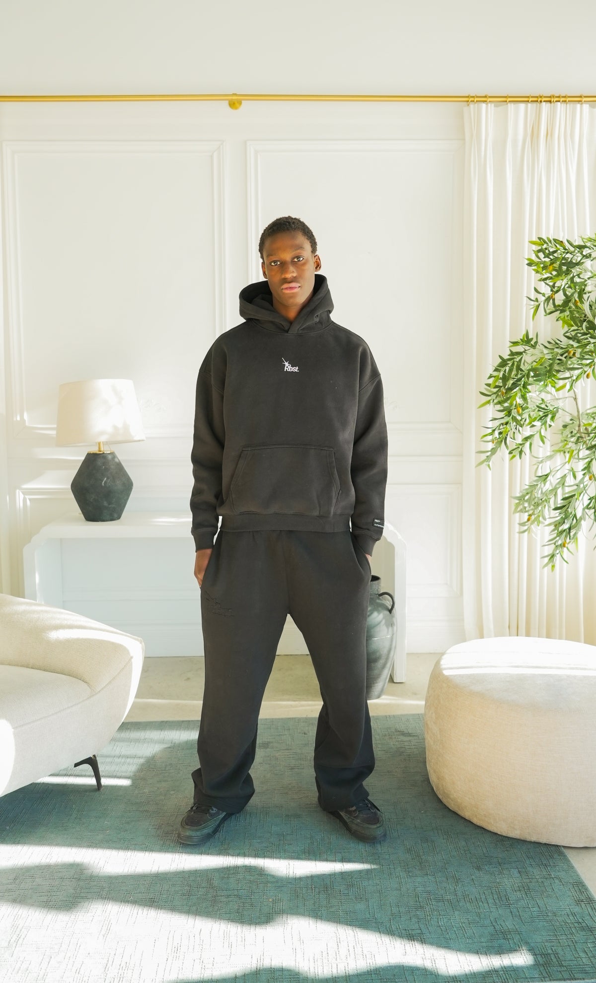 "OUTGROW" HOODIE - NOIR