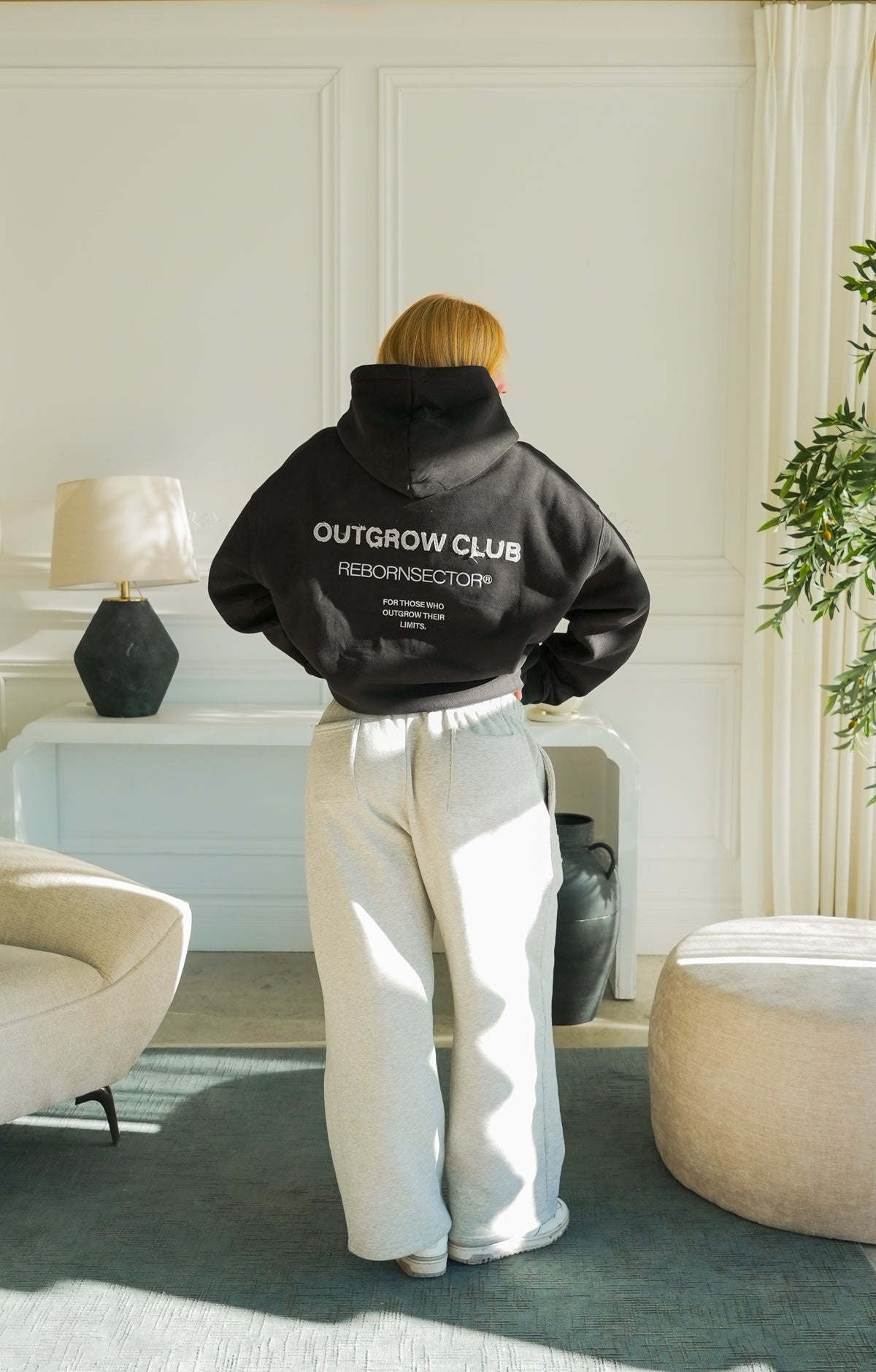 "OUTGROW" HOODIE - NOIR